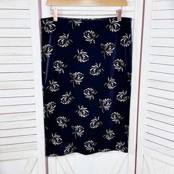 Loft Floral Print Velvet Straight Pencil Skirt Navy Blue Medium - Picture 8 of 13